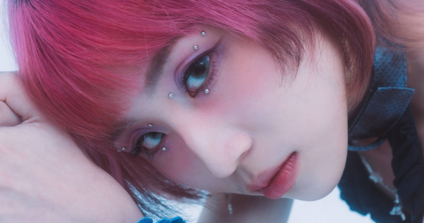 阿橘Ahh G推出新專輯《碎了滿地卻還閃亮的》。（圖／Shabbyboyz提供）