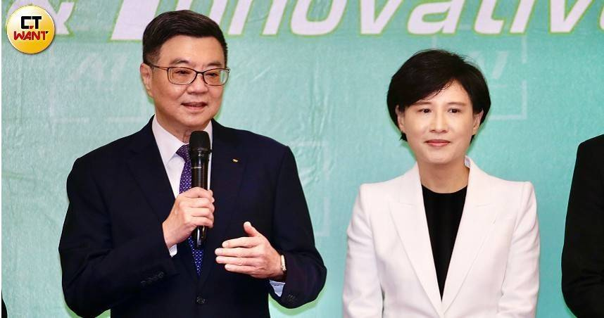 行政院副院長鄭麗君（右）總結台美次輪關稅實體磋商結果，強調談判穩健推進，期盼為產業發展創造共贏契機。（圖／黃耀徵攝）