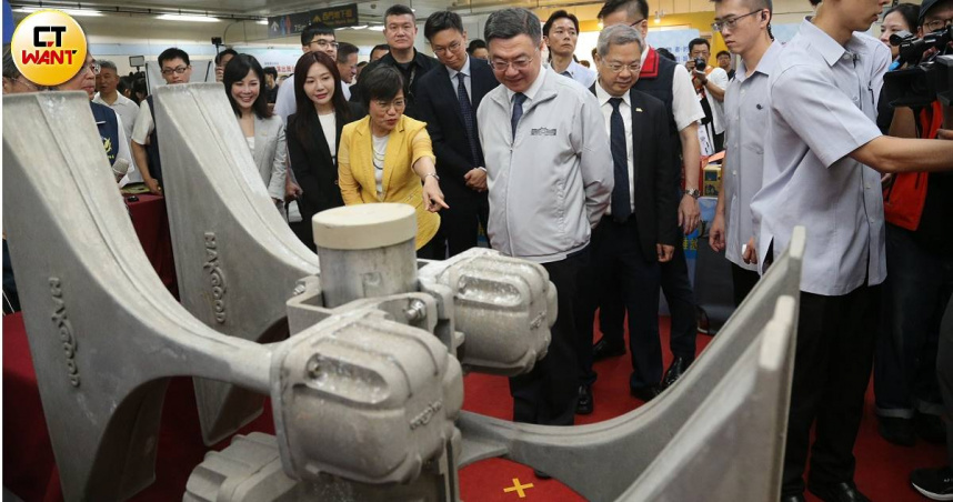 行政院院長卓榮泰與內政部部長劉世芳等人2日上午出席國家團結月，防空避難體驗特展。（圖／黃鵬杰攝）