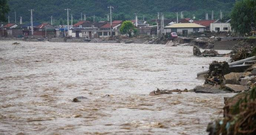 大陸北京發生極端強降雨。（圖／微博）