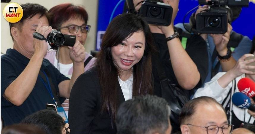 民眾黨立委林憶君8日表示，此次的新規不僅是對基層國軍官兵的尊重，也是國軍文化正在進步的象徵。（圖／黃威彬攝）