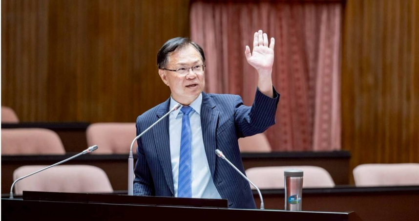 民眾黨立法院黨團總召張啓楷14日呼籲，行政院不用再送修正案，請按照原本立法院三讀通過版本，盡快發放現金一萬元。（圖／張啓楷辦公室提供）