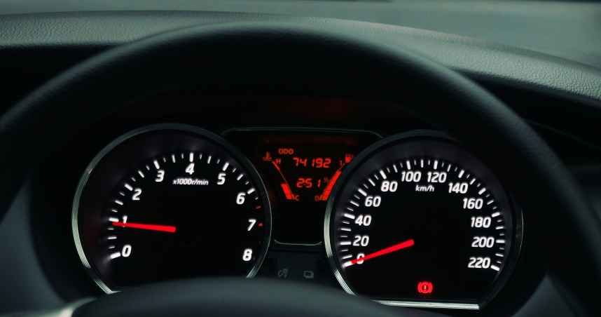 名駕駛在國道超速67公里遭舉發，質疑測速器誤差但遭法院駁回。（示意圖／Unsplash）