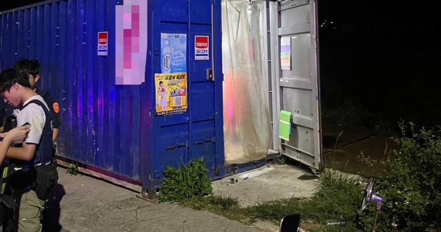 八里某工地福利社16日凌晨發生砍人案，導致4人受傷，3名犯嫌則已落網。（圖／翻攝畫面）