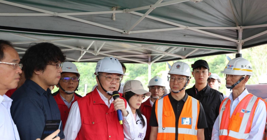 行政院長卓榮泰赴花蓮視察馬太鞍溪橋搶災情形，要求公路局做好安全維護工作，依短、中、長期計畫推動橋梁修復工程。（圖／取自行政院網站）