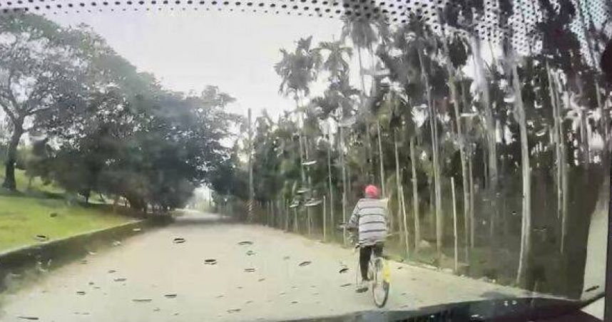 屏東老翁騎單車迷航20公里。（圖 ／翻攝畫面）