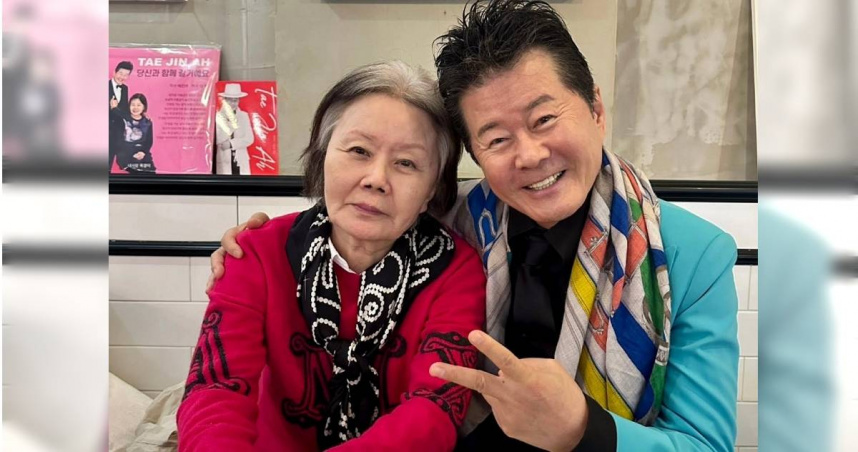 南韓Trot資深男歌手太珍兒最近被發現有意賣掉房產變現300億韓元（約新台幣7.1億元），為了守護罹患失智症的愛妻李玉炯。（圖／翻攝自太珍兒Instagram）