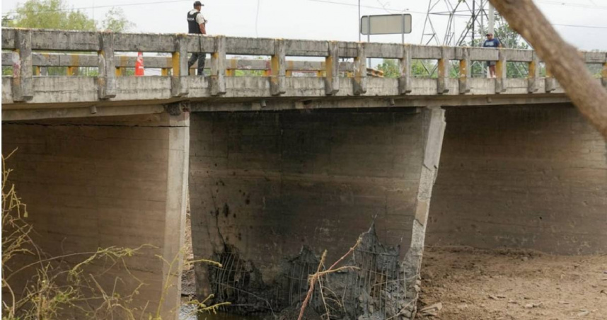 厄瓜多15日清晨傳出有2座橋樑遭爆炸裝置引爆。（圖／翻攝自X平台／Radar Austral）