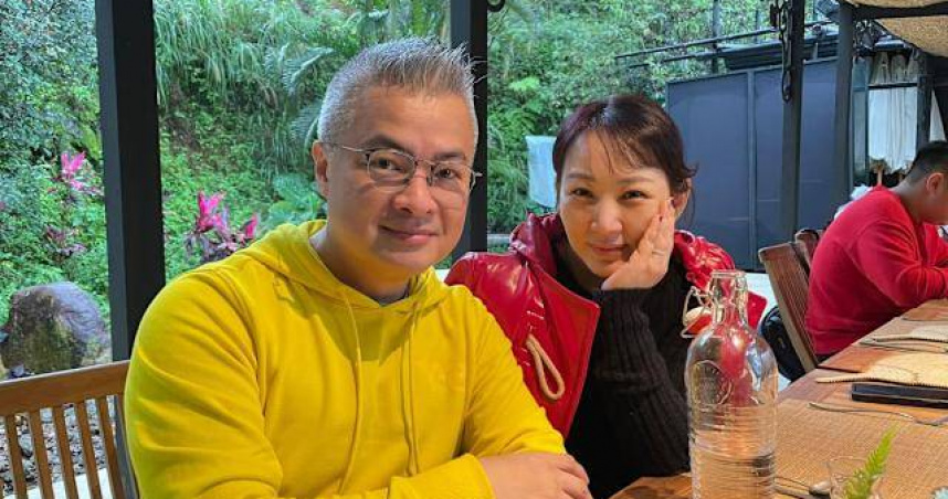 郁方老公因盲腸炎在阿布達比動手術。（圖／翻攝臉書／好門媳婦的秘密生活郁小方）