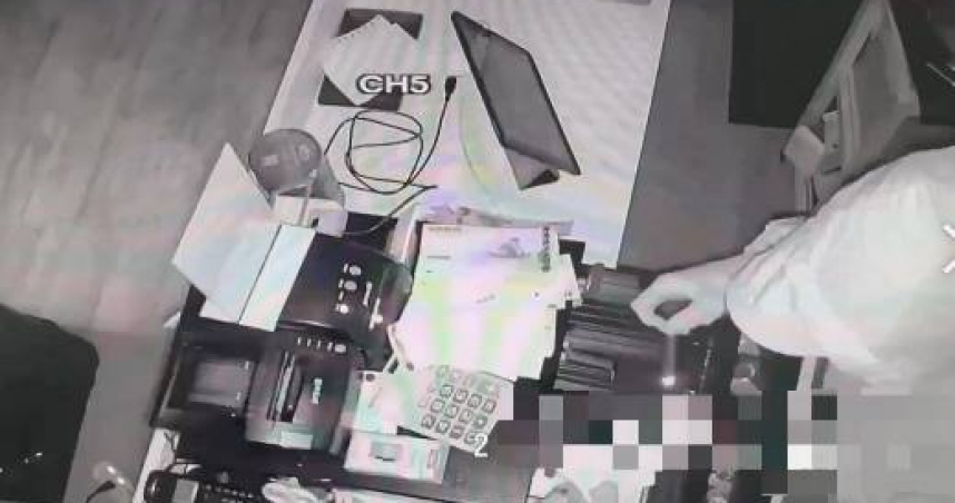 一名劉姓男子日前持自製萬能鑰匙於師大商圈行竊，偷走5.8萬元得逞。（圖／翻攝畫面）