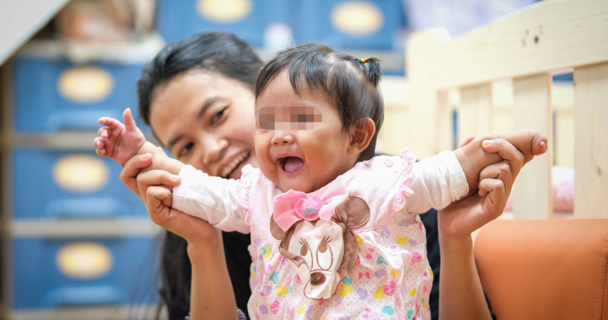 關愛基金會與蝦皮購物合作，推出「點亮黑戶寶寶未來計畫」，邀請社會大眾一起伸出援手。（圖／翻攝畫面）