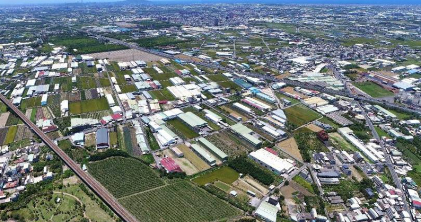 「農地工廠輔導納管」政策已實施三年，近期卻傳出明年度因預算影響產生變數。（圖／報系資料照）