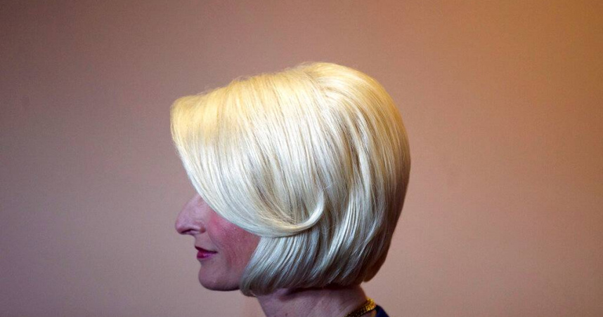 陝西安康原配女子受訪表示，得知丈夫與多年閨蜜長期婚外關係後，短時間內承受巨大精神壓力，頭髮「一夜變白」，相關重婚爭議26日再度開庭。（示意圖／達志／美聯社）