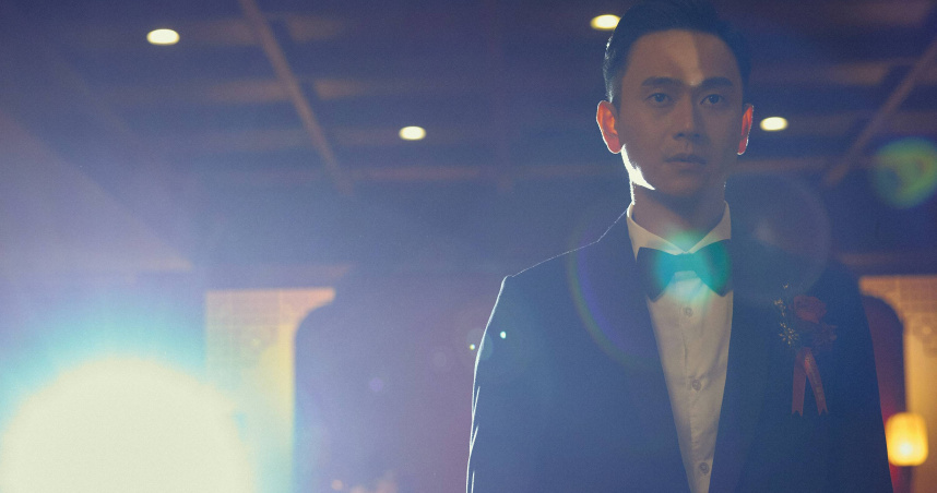 在《雙囍》中飾演新郎「高庭生」的劉冠廷，在片中演活了夾在離異父母間的難處。（圖／水花電影提供）