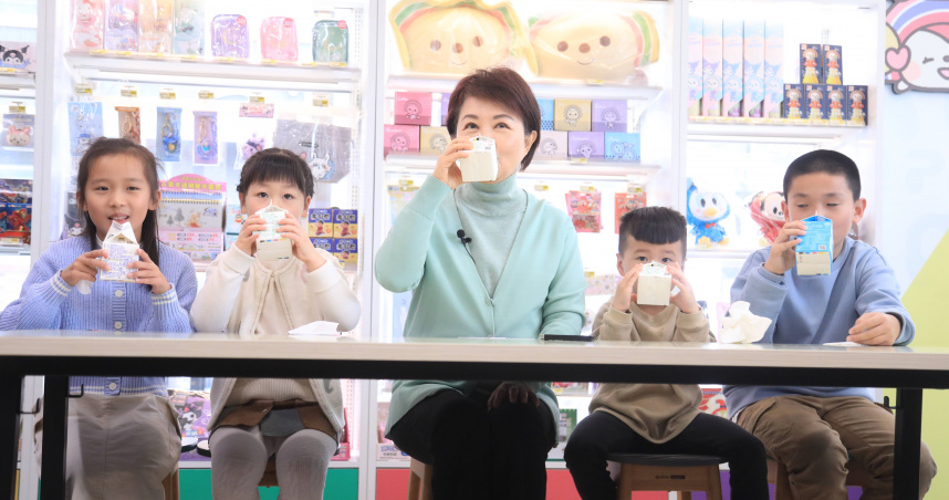 盧秀燕表示，為了孩子們的健康，更快樂的成長，新的學期，市府將提供學童免費領取牛奶或豆漿。（圖／取自台中市政府網站）