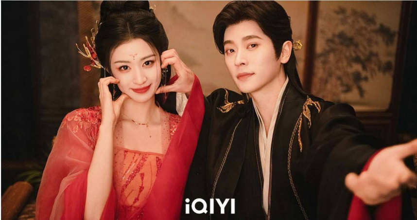 《成何體統》王楚然（左）與丞磊雙穿書，以一句「How are you」相認。（圖／iQIYI愛奇藝國際版）