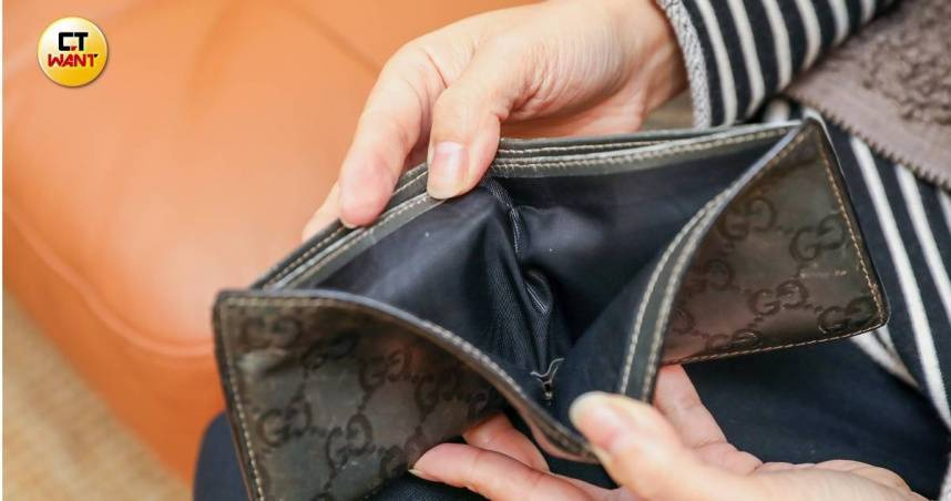 南韓1名照護員A某因撿到遺失皮夾並取走其中2,000韓元（約新台幣43元），被法院認定構成侵占遺失物罪。（示意圖／侯世駿攝）