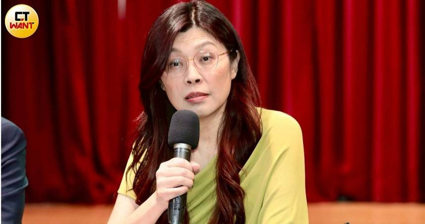 鄭麗文回應台中市長提名爭議，強調制度公平並看好黨內最終整合。（圖／黃耀徵攝）