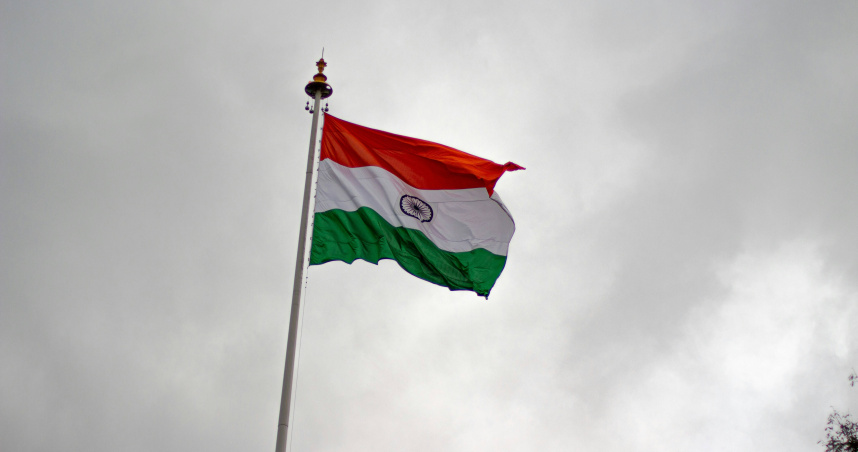 勞動部長洪申翰稱最快今年底將引進首批印度移工。圖為印度國旗。（示意圖／unsplash）