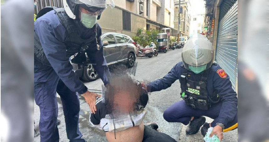 為十萬債務殺害老友，葉男逃逸後不到一小時，在鳳山處處被警方逮捕到案。（圖／警方提供）