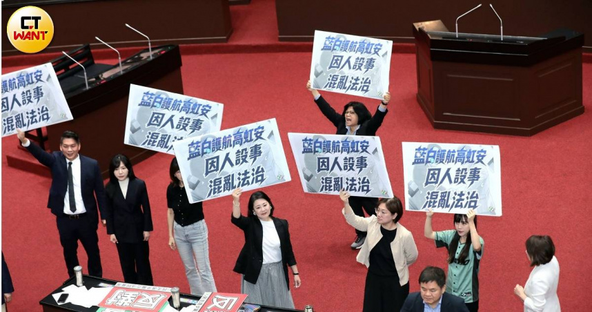 民進黨團質疑藍白修正《選罷法》是替新竹市長高虹安解套。（圖／周志龍攝）