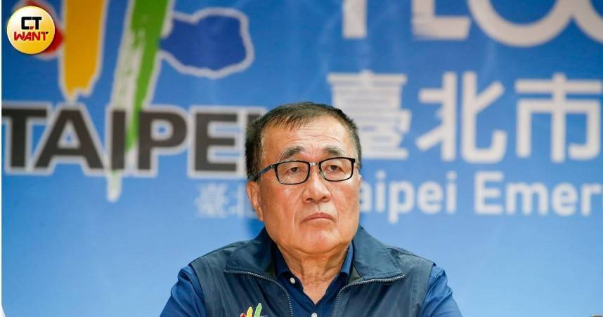 國民黨新北市長參選人李四川出席新莊川友會成立大會，針對國立原住民族博物館選址爭議，要求蘇巧慧說明當年館址由新北三鶯改至高雄的相關過程。（圖／黃耀徵攝）
