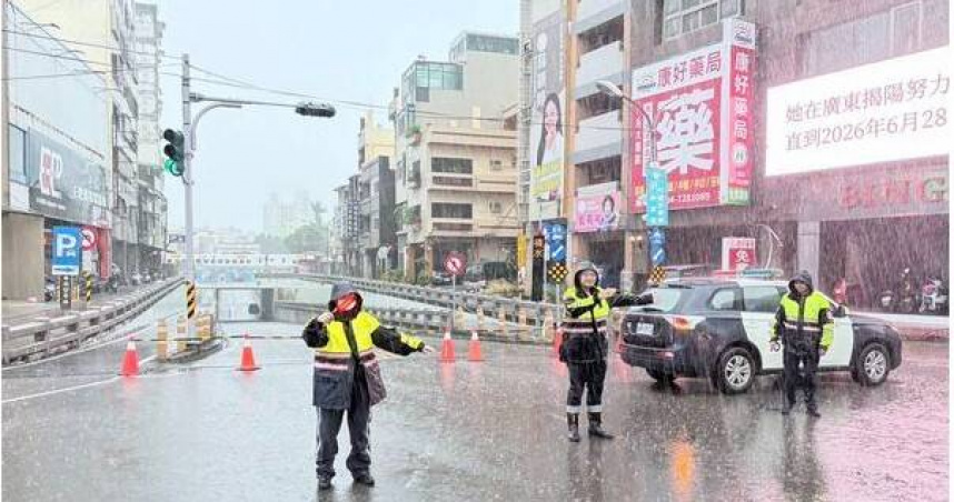 彰化暴雨炸出「水世界」！地下道慘淹封閉　員基旁馬路秒變河流