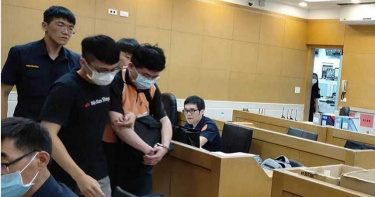 鼓勵女學生穿短裙!北市補教師邊上邊拍9年 「40資料夾」塞滿裙底照