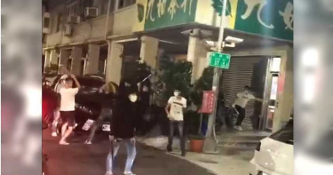 斷手立威1/中部大哥高雄沒賭夠小弟幫砸店 惹到地頭蛇手骨被砸粉碎
