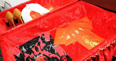拿不到聘金!爸媽要女兒婚前「交出全部存款」:你弟還要成家 她猶豫了