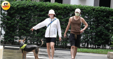 一家四口曝光1/李國毅準備當爸 愛妻挺巨肚放風