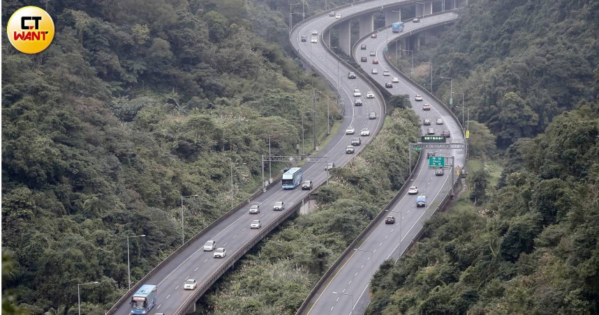 高公局預估國道11處路段易壅塞，多半集中在午後。（示意圖／黃耀徵攝）