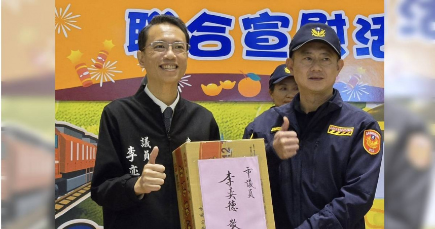 嘉義市議員李奕德（左）今天上午因肝癌病逝，李父感嘆兒子隱忍病情，導致發現病情為時已晚。（圖／翻攝FB／李奕德）