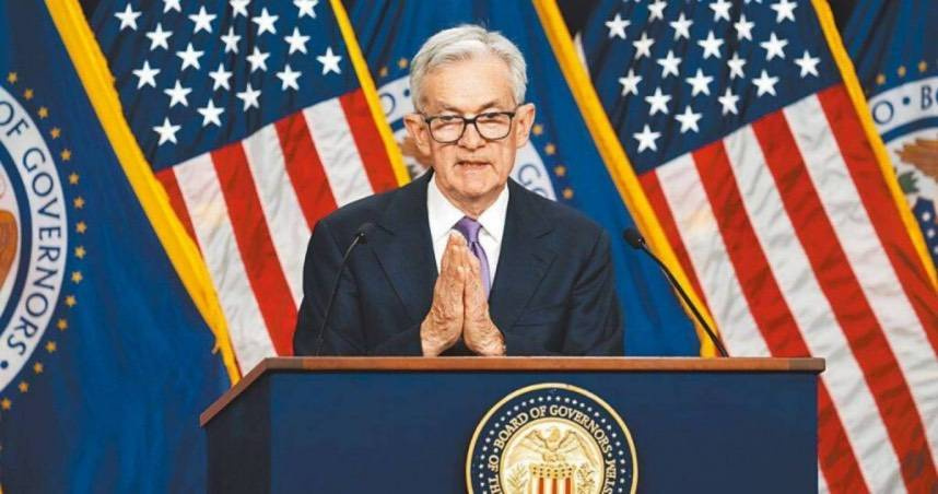 白宮18日證實，美國總統川普及其團隊正研究是否解僱聯準會主席鮑威爾。（圖／新華社）