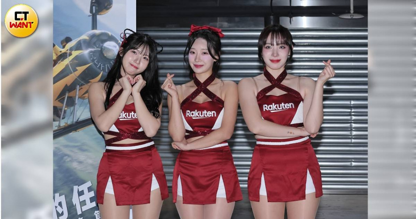 廉世彬（左起）、禹洙漢、河智媛配合「不可能的任務」主題日，在大巨蛋演出特技。（圖／趙文彬攝）