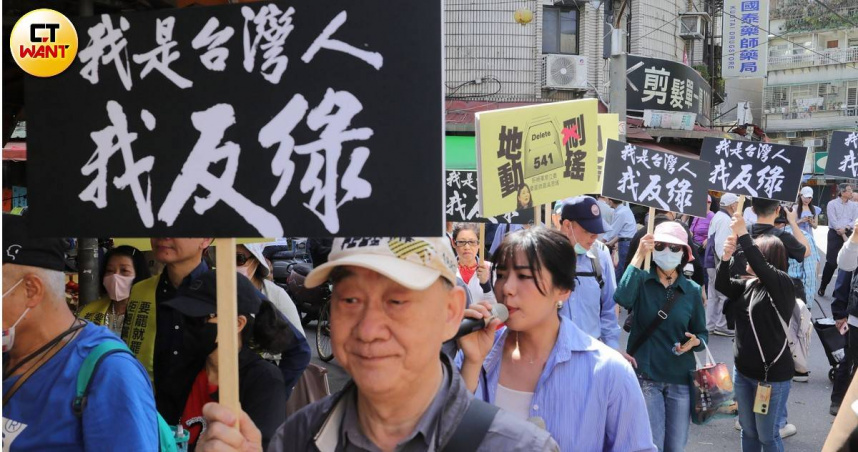 國民黨號召群眾今天下午走上凱達格蘭大道，對於執政黨的不滿施政發布吶喊。（示意圖／周志龍攝）