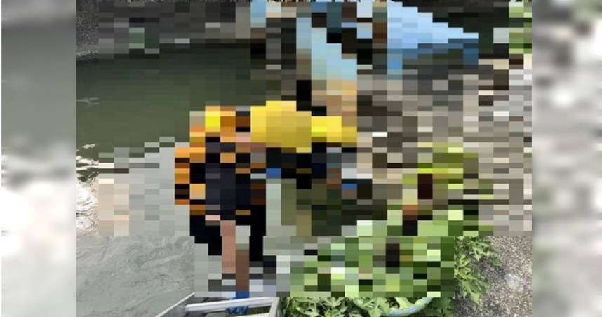 清水鐵路排水溝驚見浮屍，60歲男身分成謎警方調查中。（圖／翻攝畫面）