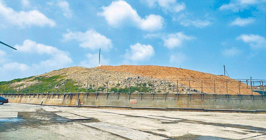 2025桃園市目前僅剩楊梅員本、龍潭店子湖、觀音保障等3處露天垃圾掩埋場，垃圾量已大幅減少，市府將持續透過焚化及覆土方式處理，解決異味與環境問題。（圖／桃園市環保局提供／中國時報姜霏桃園傳真）