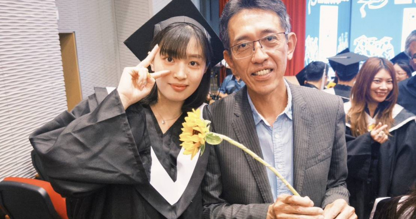 愛問ChatGPT的休憩管理系學生蔣羽芊，一畢業就進入保險業。會怕嗎？她說「有問題問AI就對了！」（圖／蔣羽芊提供）