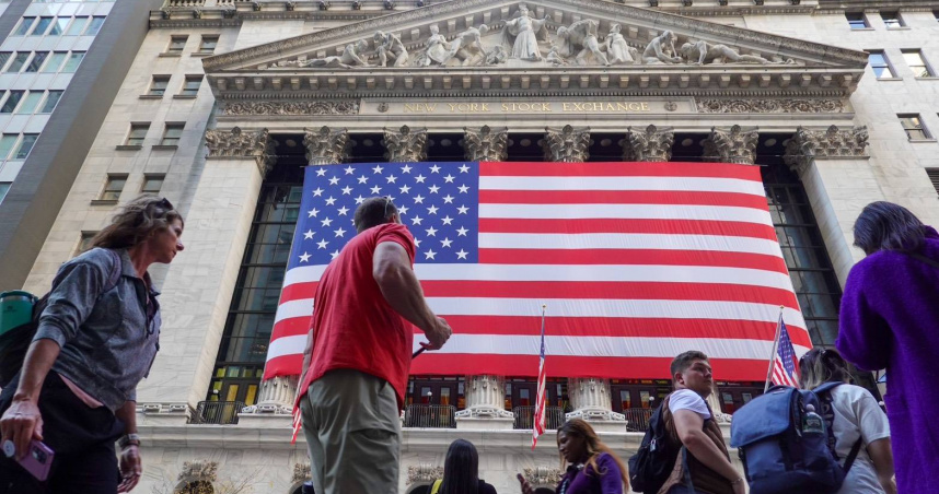 美股財報季上周由金融銀行打頭陣，科技巨頭本周接棒登場。（圖／中新社）