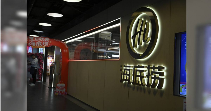 中國大陸餐飲品牌海底撈進軍南韓市場多年，如今擄獲當地民眾的味蕾，店內常常高朋滿座。（圖／達志／美聯社）