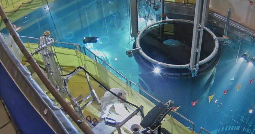 核三重啟公投雖未1／4門檻，但同意票高達7成4，台電晚間表示，將依據「兩個必須」，在核管法子法10月公告後，啟動六大安檢措施。圖為核三2號機燃料池狀態。（圖／台電提供）