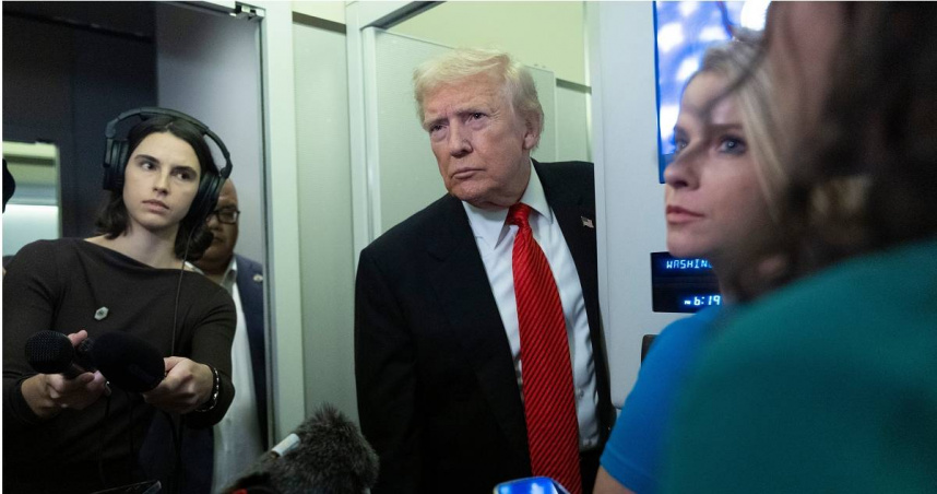 川普（中）2日在「空軍一號」（Air Force One）上透露，「Blackwell」晶片不會提供給「其他人」使用。（圖／達志／美聯社）