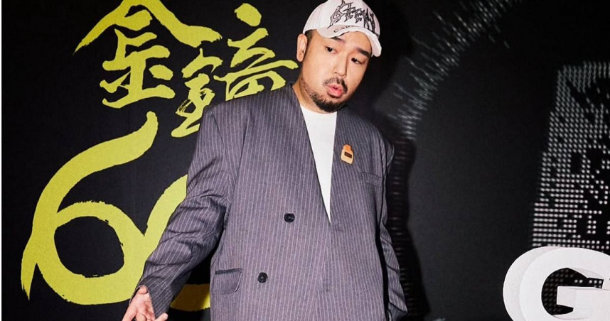 閃兵風波持續延燒，阿達前往新北檢自首30萬交保。（圖／翻攝自IG）