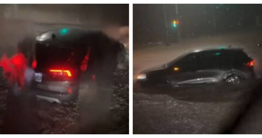 蘇澳民貴街水深一度達成人肩膀，街道宛如水道。（圖／翻攝自記者爆料網）