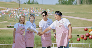 温昇豪、李元日、孝淵、喜飯開業前鼓舞士氣。（圖／客家電視台提供）