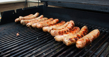 常用於加工肉品的防腐劑，包括亞硝酸鹽、硝酸鹽，與癌症及糖尿病風險增加有關。（示意圖／unsplash）