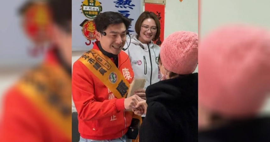 民進黨台北市議員林延鳳21日合體中正萬華區市議員參選人康家瑋，前往富民市場掃街。（圖／康家瑋提供）