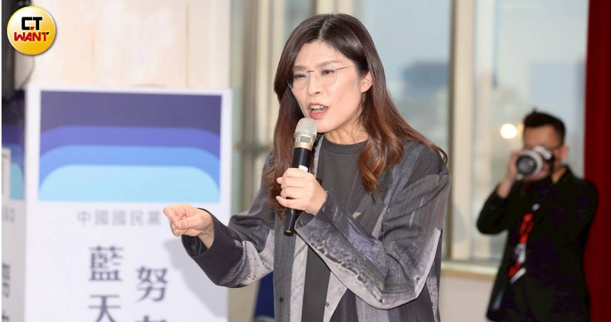 國民黨主席鄭麗文表示，上任以來即規劃拜會中美雙方，也期盼未來朝野能展開對話，化解憲政僵局。（圖／方萬民攝）