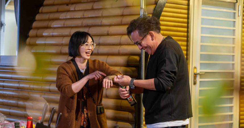 詹姆士曾在泰國「牽手」蔡燦得，嚇壞導演。（圖／東森提供）